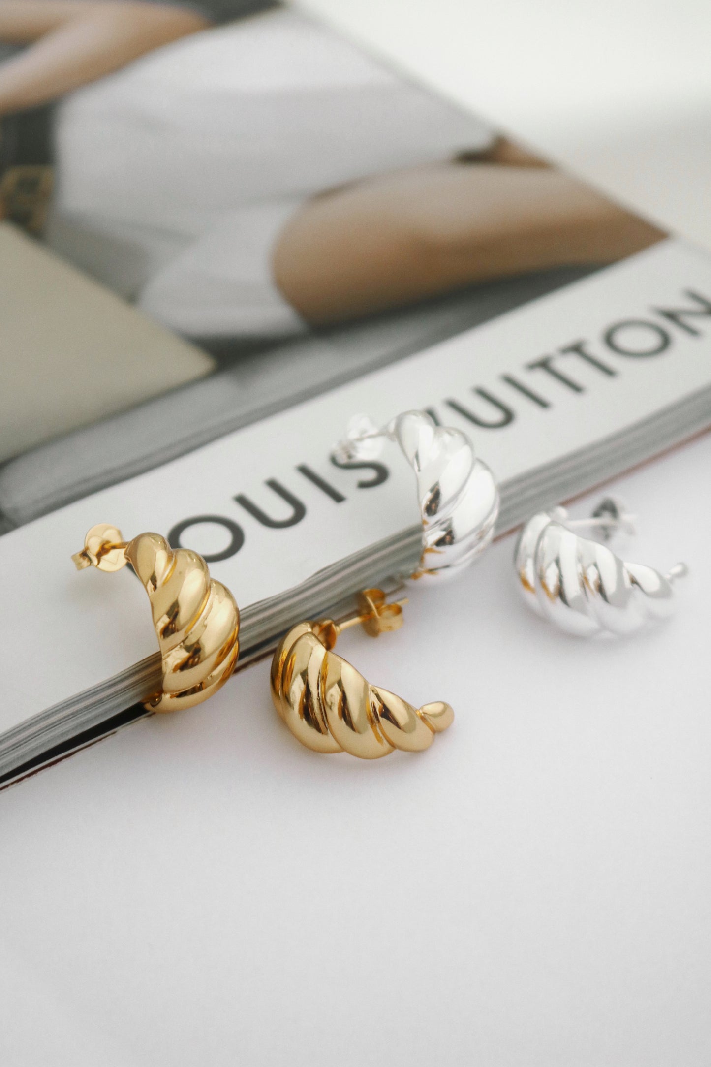 Brinco Argola Croissant Dourado