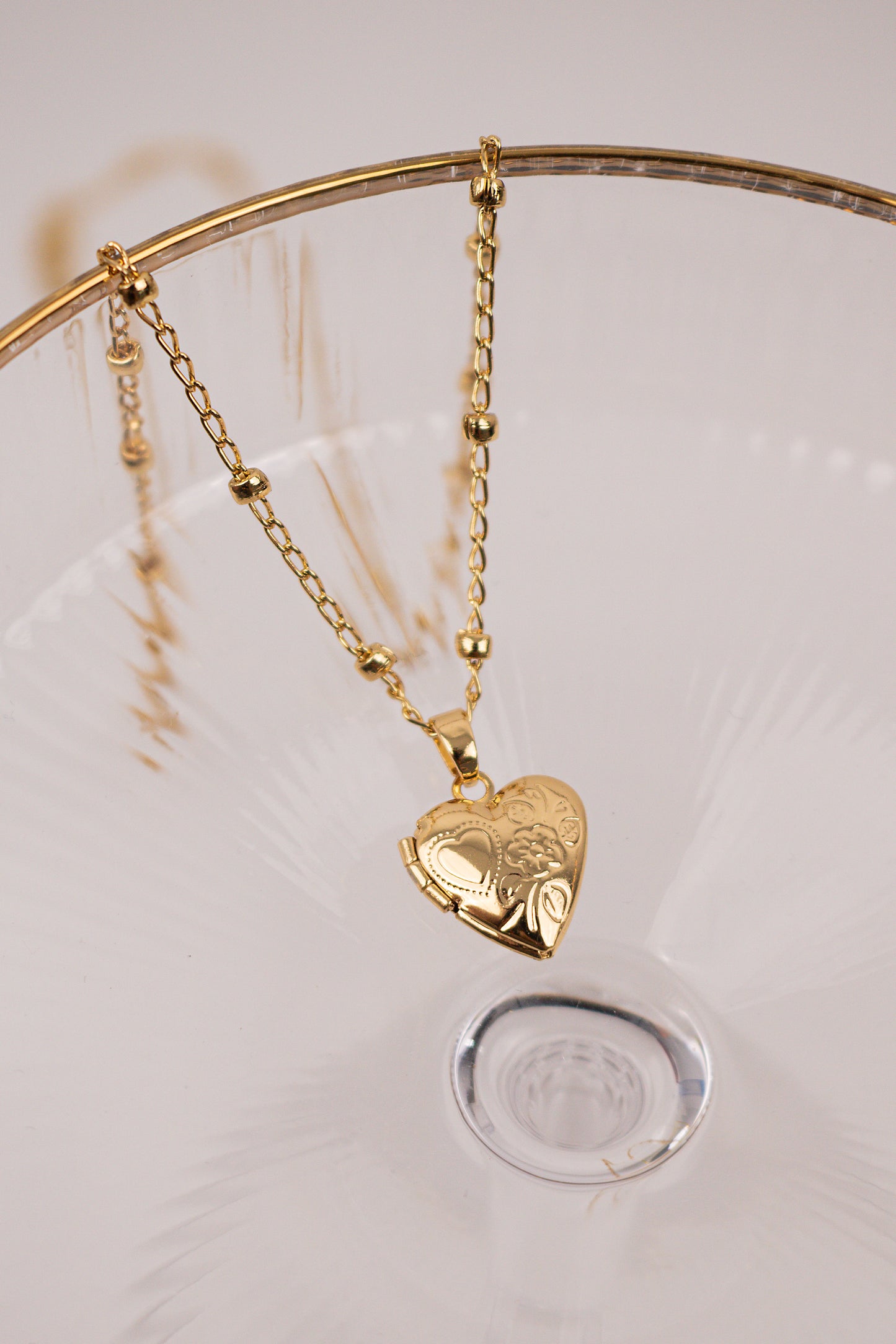 Colar Relicário Dourado