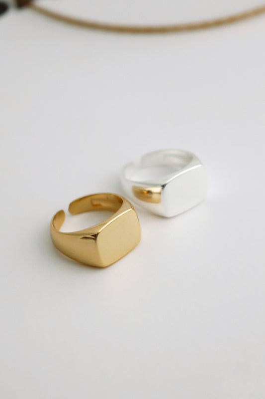 Anel Dedinho Carolina Dourado