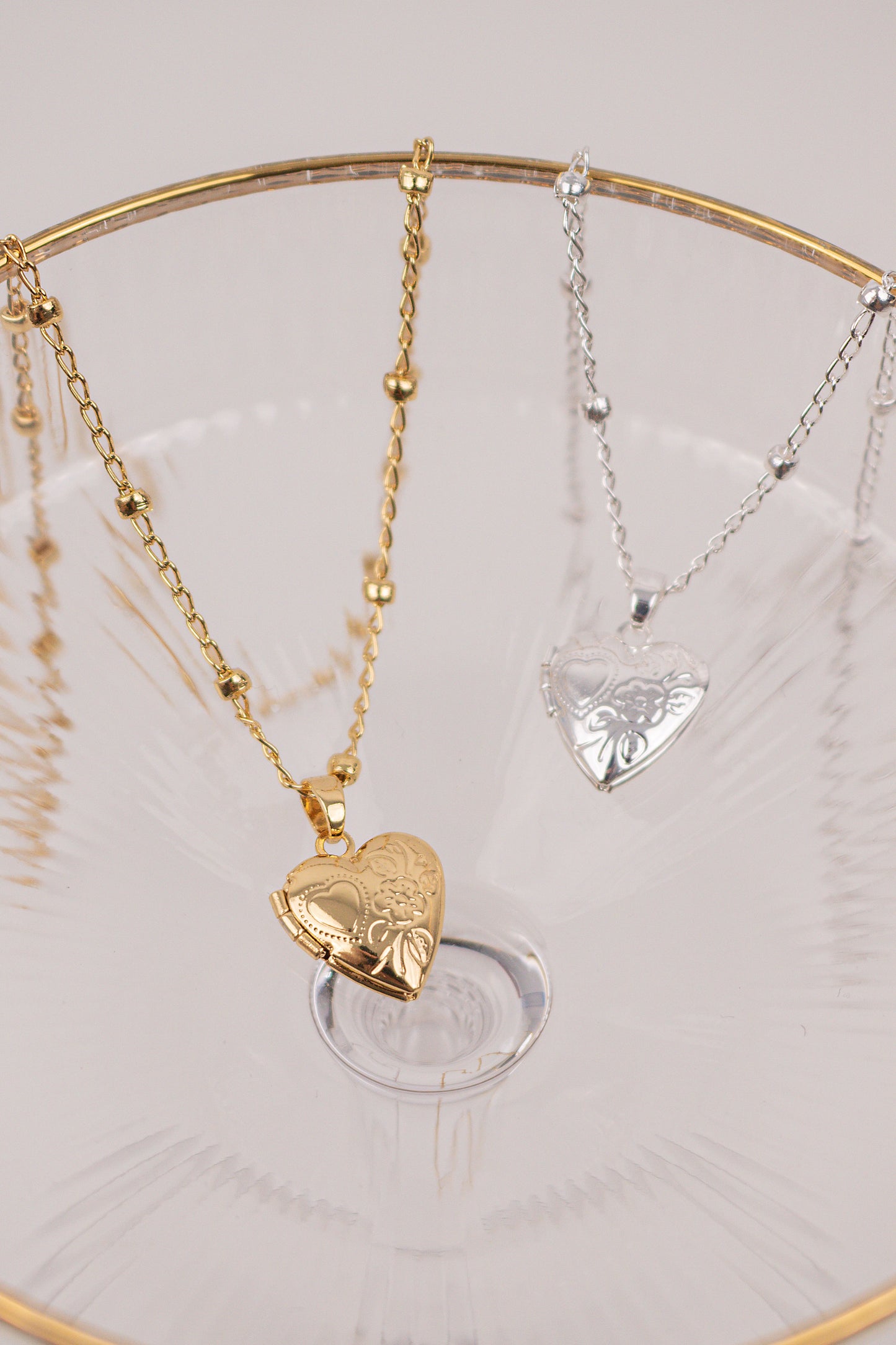 Colar Relicário Dourado